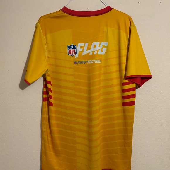 Kansas City Chiefs T-shirt Yellow Short Sleeve V-Neck Size M - Picture 2 of 6